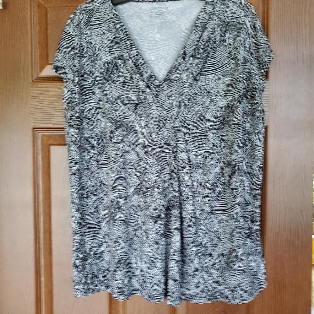 Black/white design Blouse